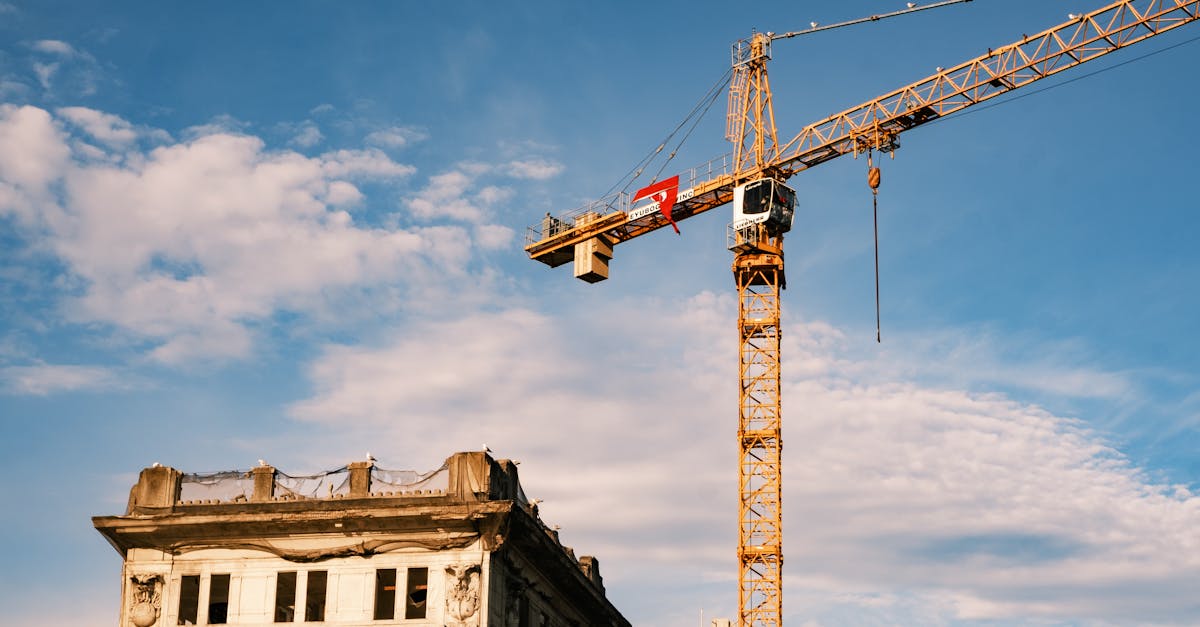 expert en économie de la construction, spécialisé dans l'estimation des coûts, la gestion budgétaire et l'analyse financière pour garantir la rentabilité de vos projets de construction.