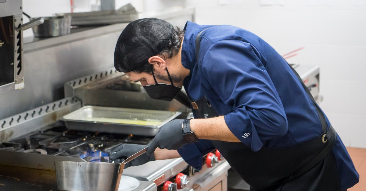 chaussures de sécurité pour cuisine alliant confort et protection pour prévenir les accidents en milieu professionnel et domestique.